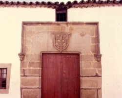 Portada y escudo del Corregidor Real